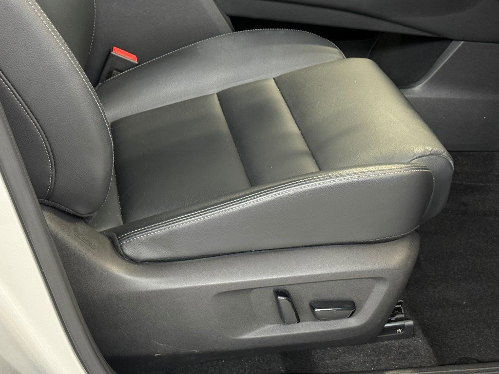 Used 2023 Nissan Rogue SL w/ SL Premium Package image 11