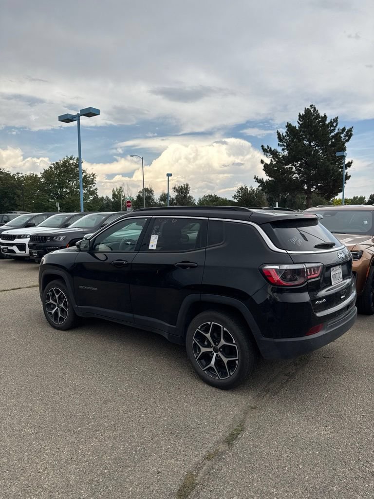 Used 2025 Jeep Compass Limited AWD/4WD image 2