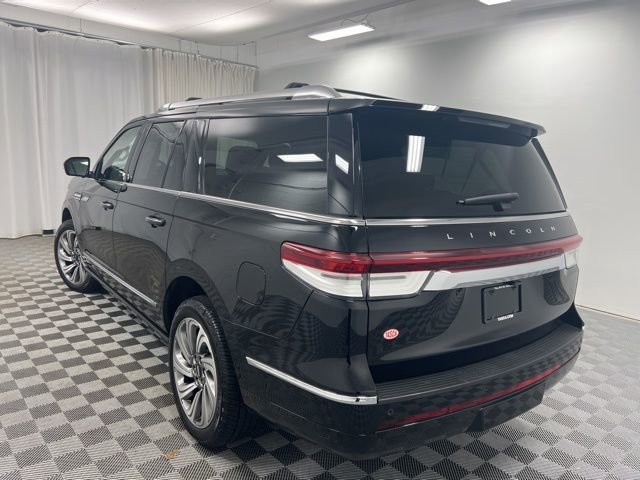 Used 2023 Lincoln Navigator L Reserve AWD/4WD image 6