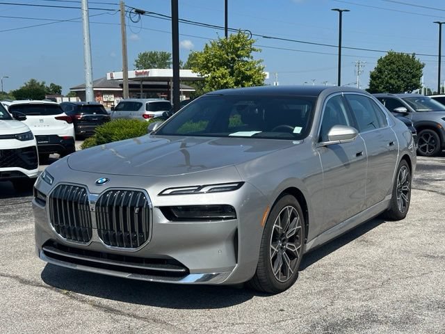 Used 2024 BMW i7 eDrive50 RWD image 3