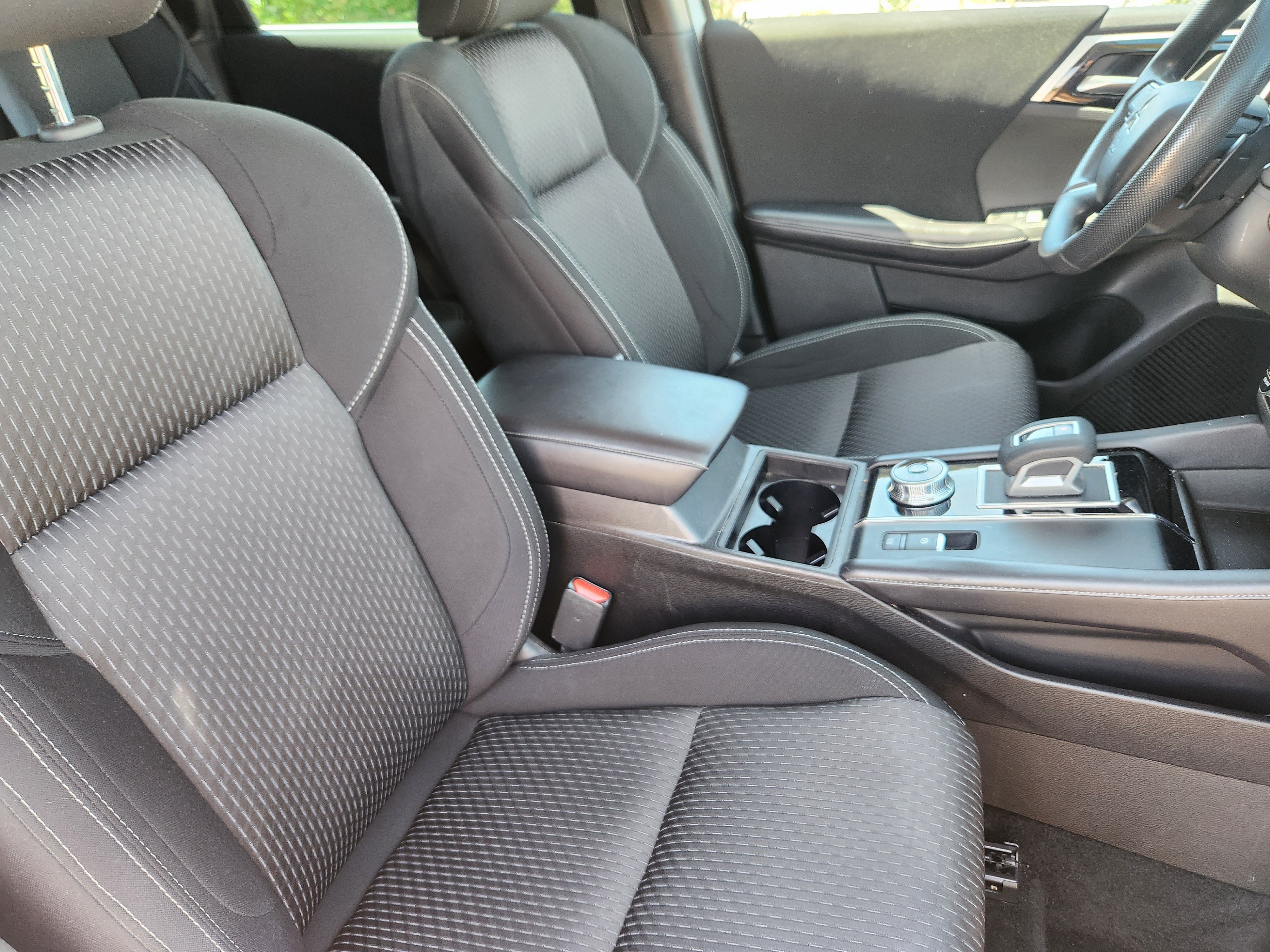 Used 2023 Mitsubishi Outlander ES FWD image 10