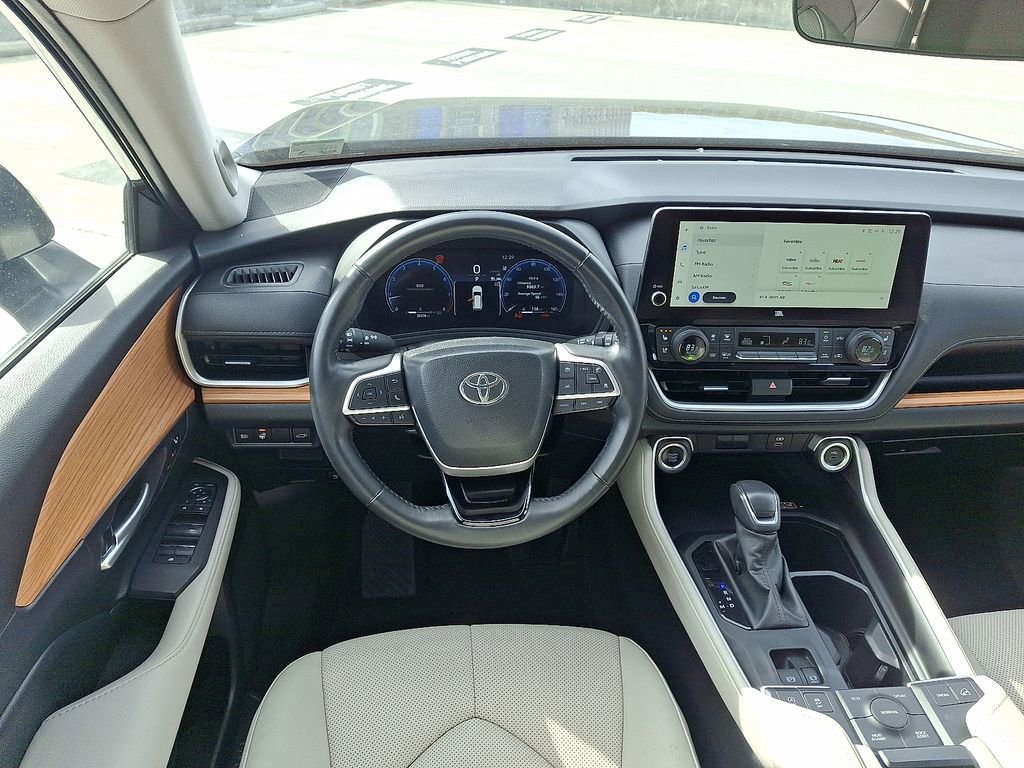Used 2024 Toyota Grand Highlander XLE image 13
