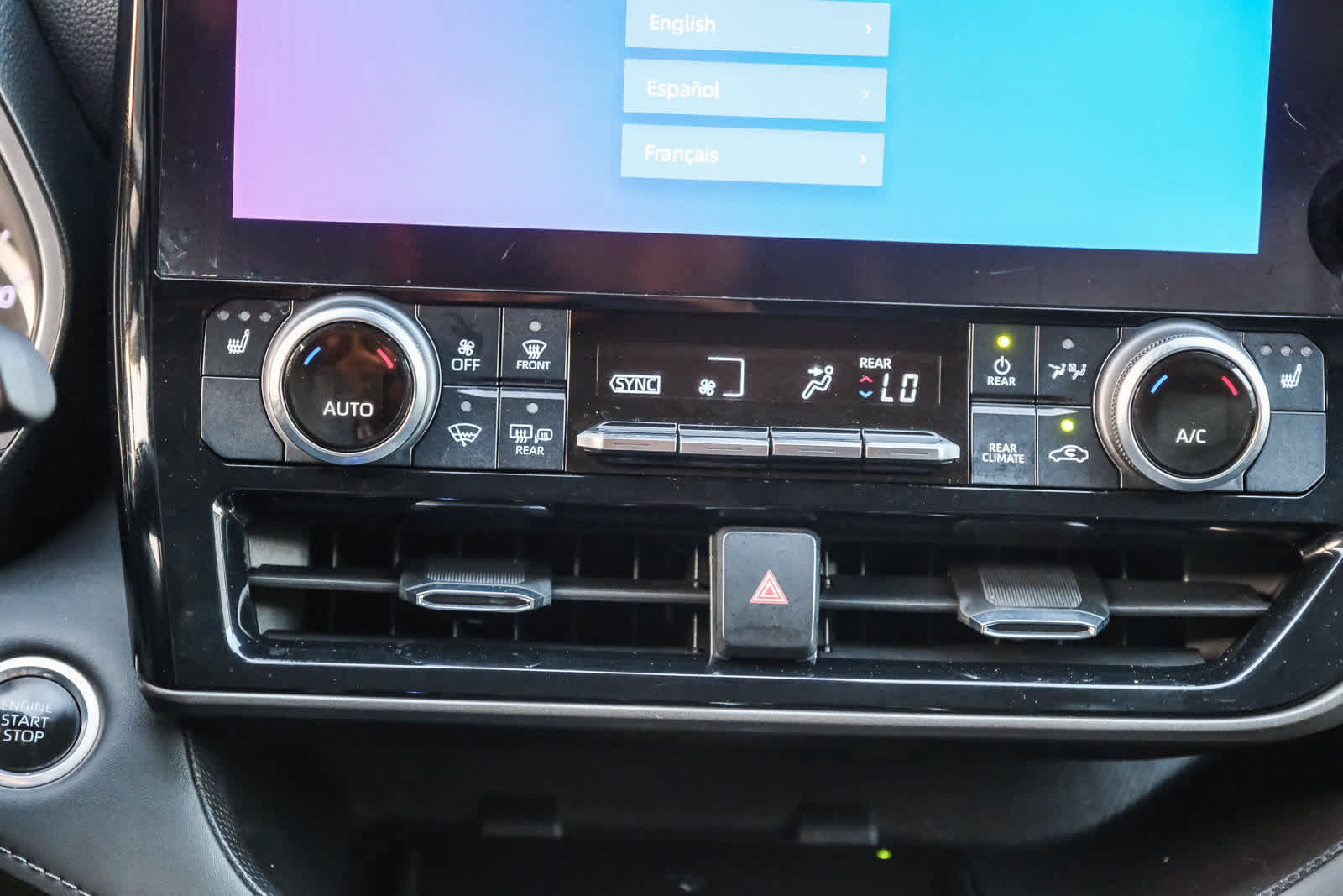 Used 2024 Toyota Highlander XLE FWD image 15