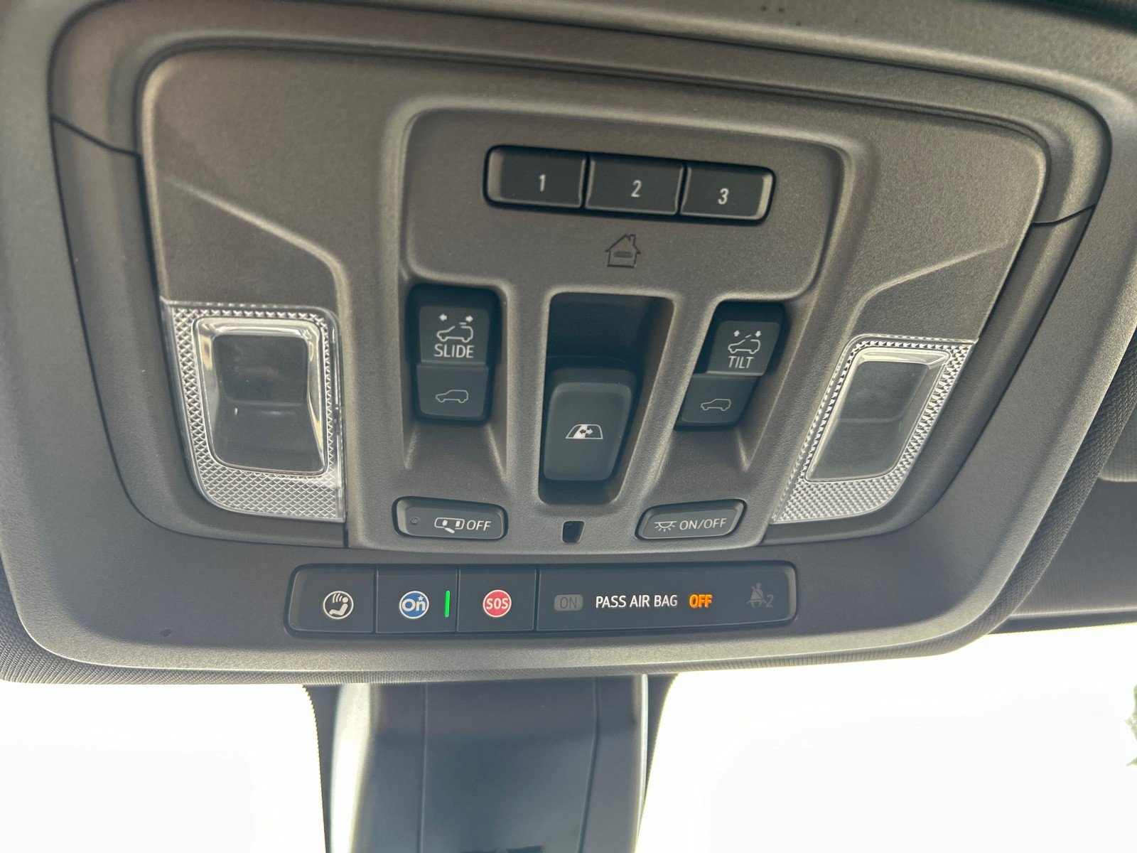 Used 2021 Chevrolet Silverado 1500 LTZ w/ Technology Package AWD/4WD image 15