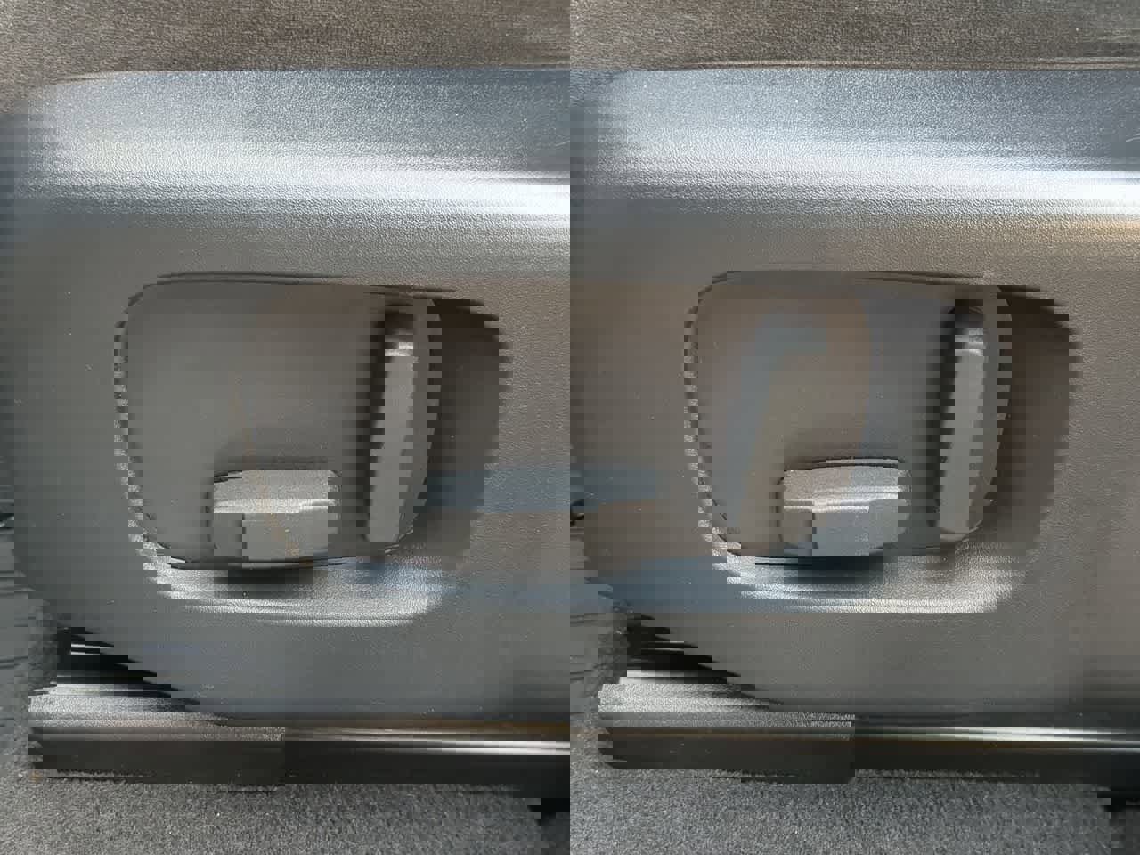 Used 2019 Land Rover Range Rover Velar S image 16