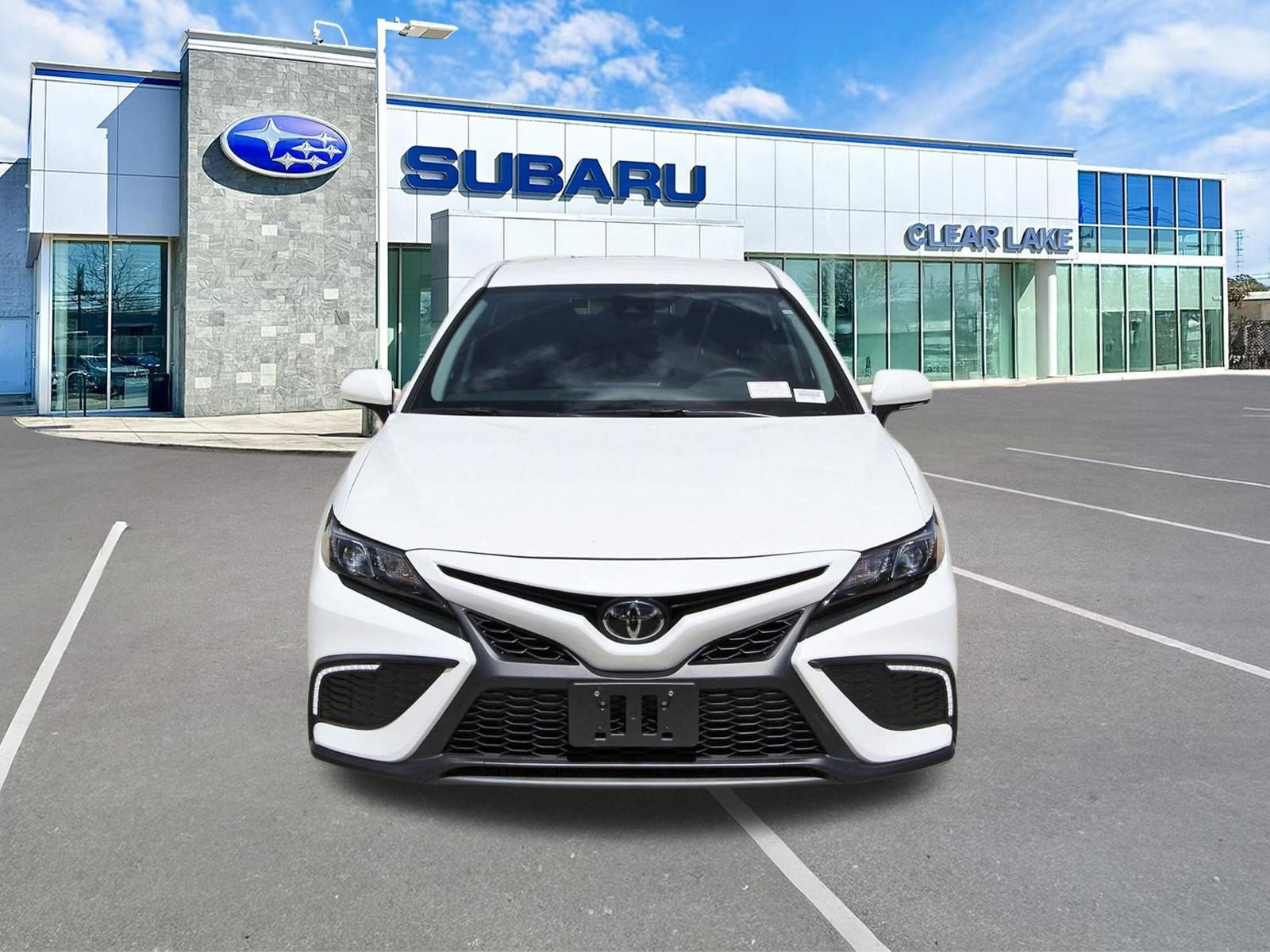 Used 2023 Toyota Camry SE w/ Convenience Package image 2