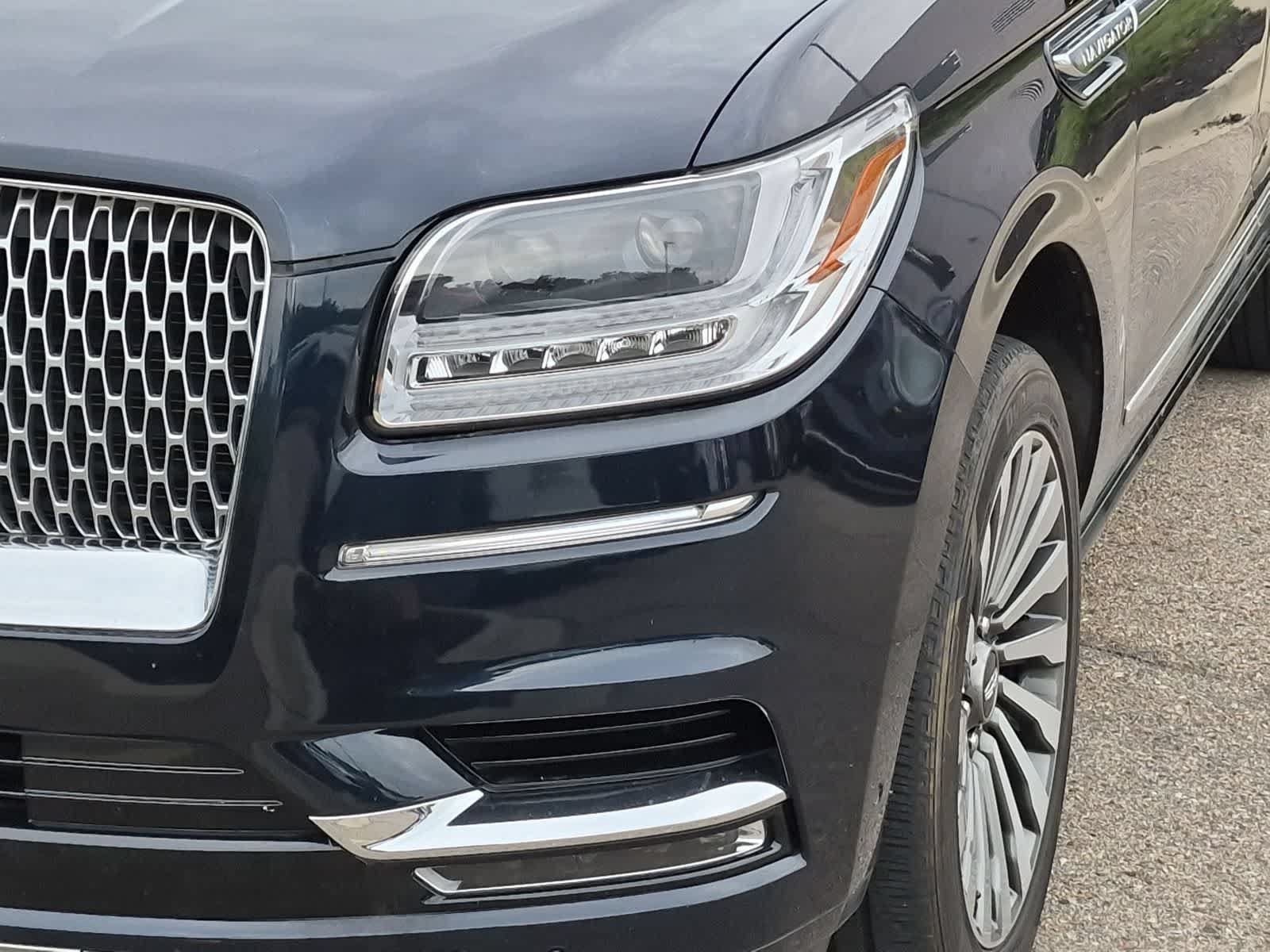 Used 2021 Lincoln Navigator Reserve w/ Luxury Package AWD/4WD image 11