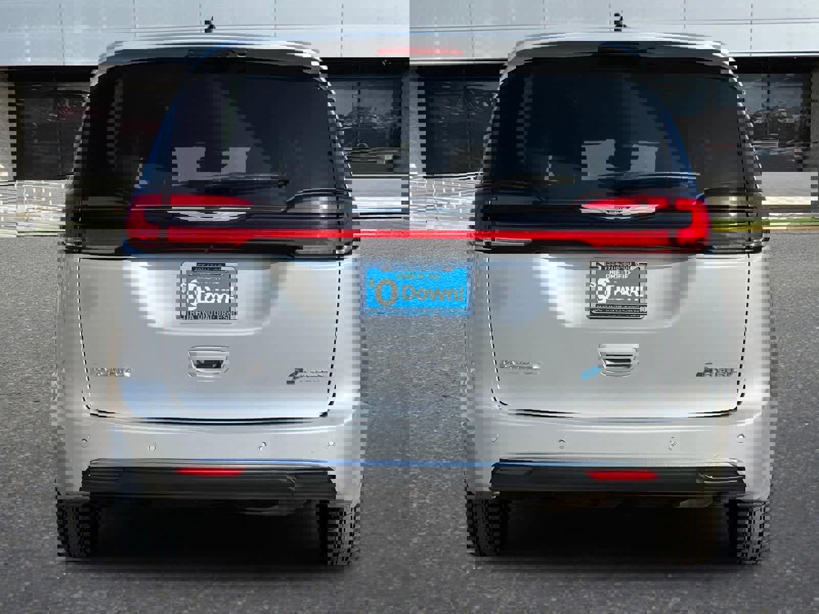 Used 2023 Chrysler Pacifica Touring-L image 8