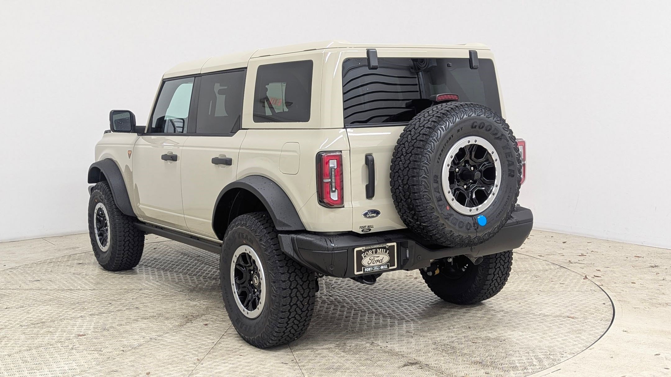 New 2025 Ford Bronco Badlands image 3