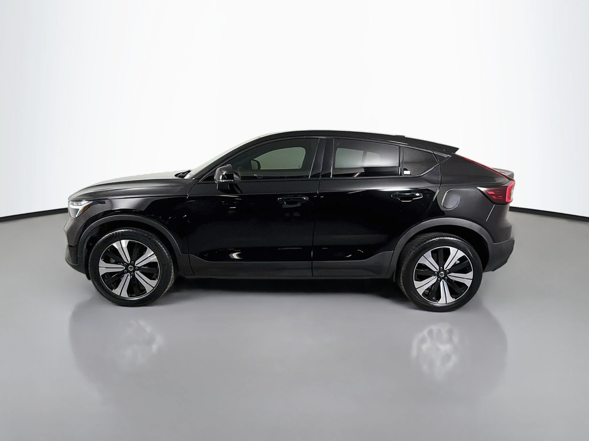 Certified 2023 Volvo C40 P8 Recharge Plus AWD/4WD image 9