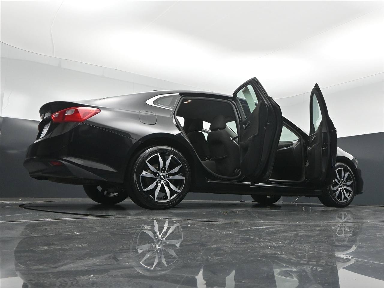 Used 2018 Chevrolet Malibu LT FWD image 40