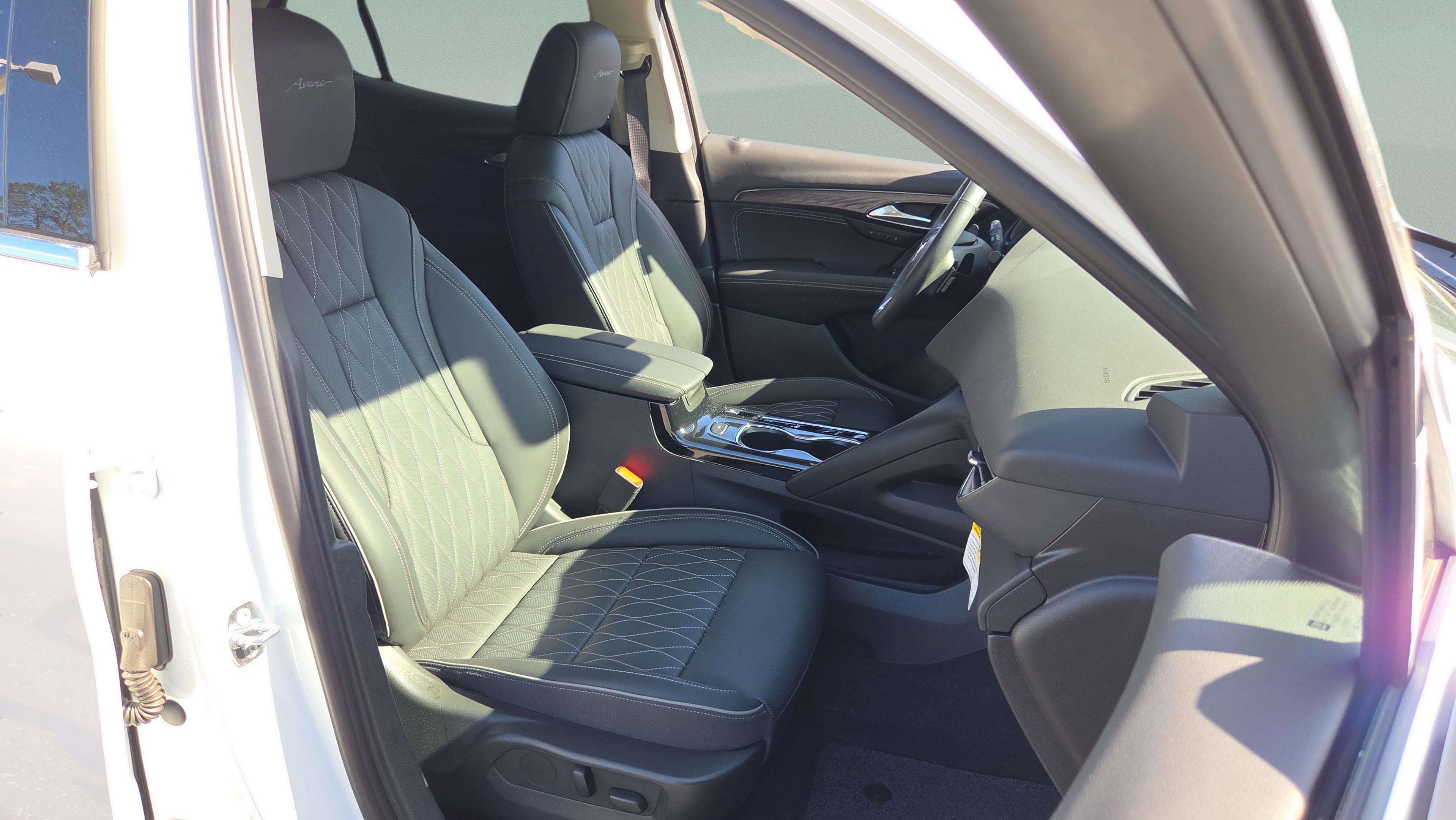 Used 2023 Buick Envision Avenir image 23