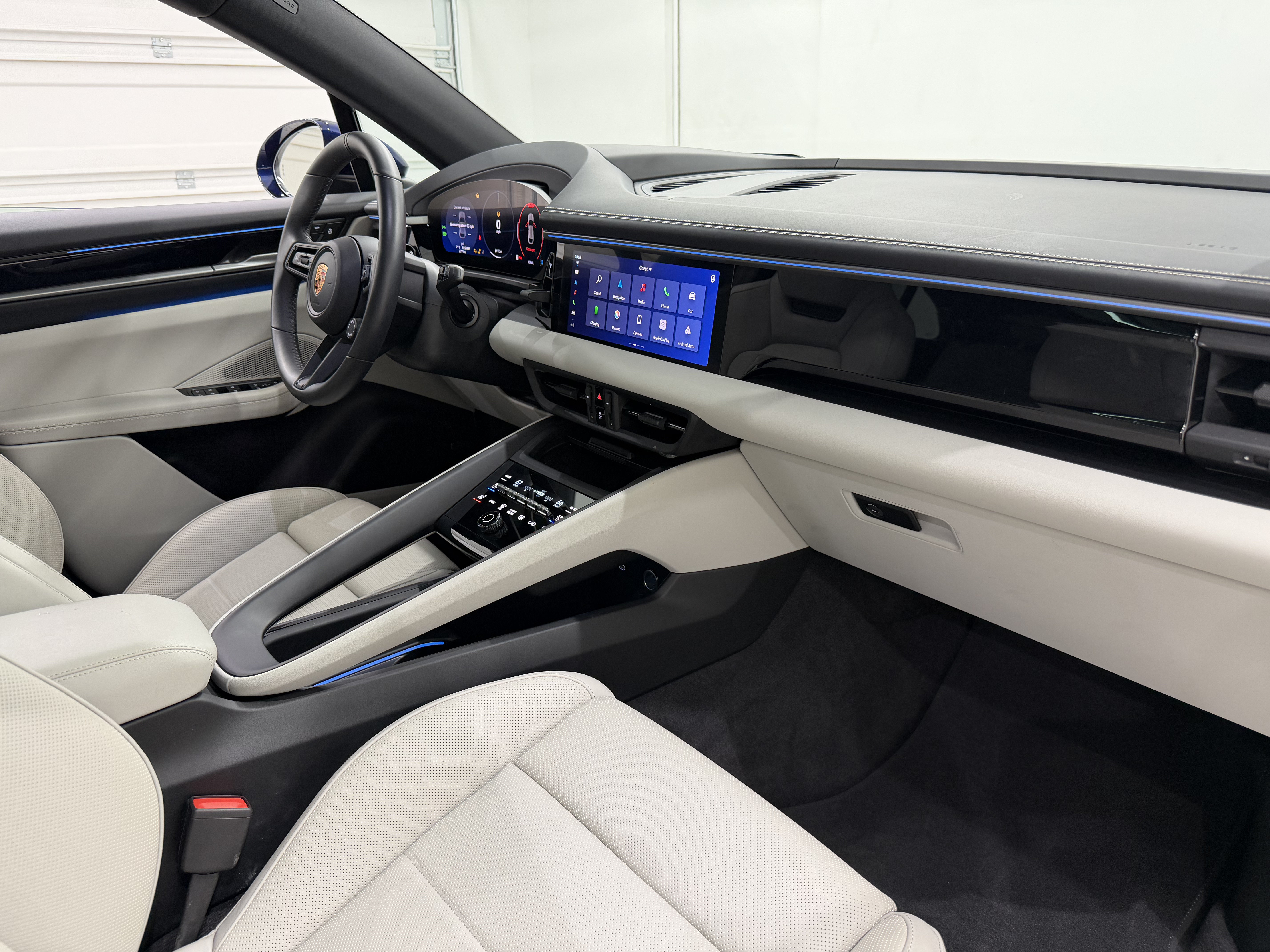 Certified 2025 Porsche Macan 4 Electric AWD/4WD image 25