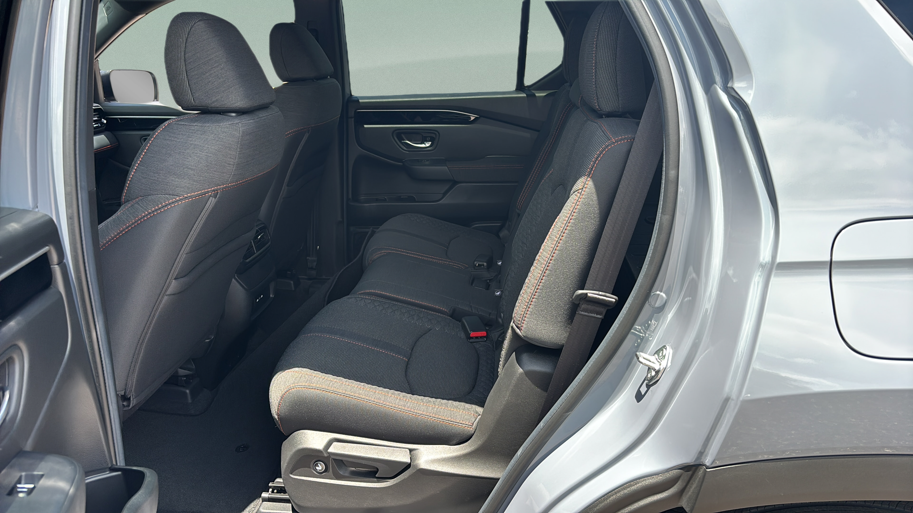 Used 2025 Honda Pilot Sport image 10