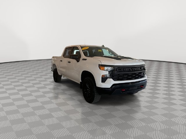 Certified 2025 Chevrolet Silverado 1500 Custom Trail Boss w/ LPO, Dark Essentials Package AWD/4WD image 3
