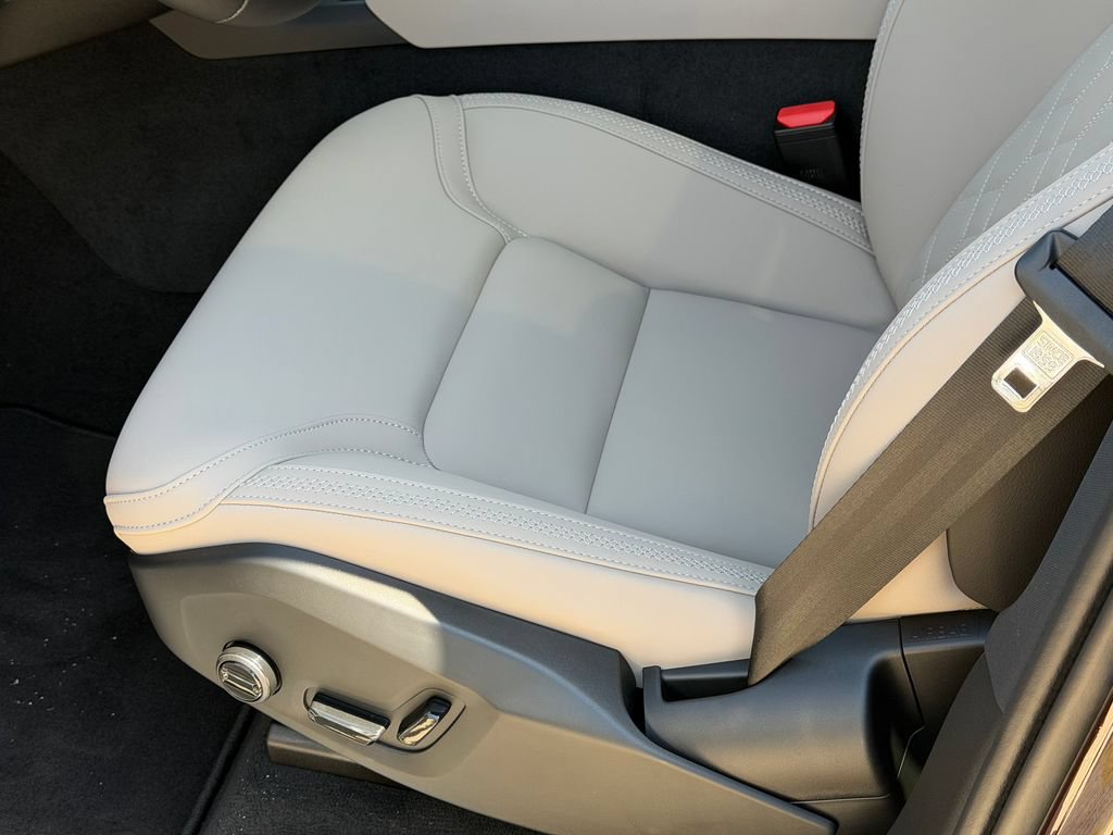 New 2026 Volvo XC90 T8 Plus AWD/4WD image 17