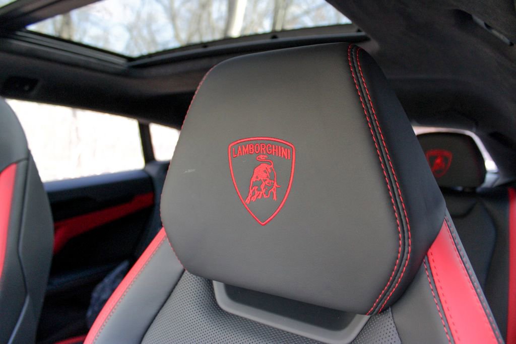 Used 2025 Lamborghini Urus SE image 11
