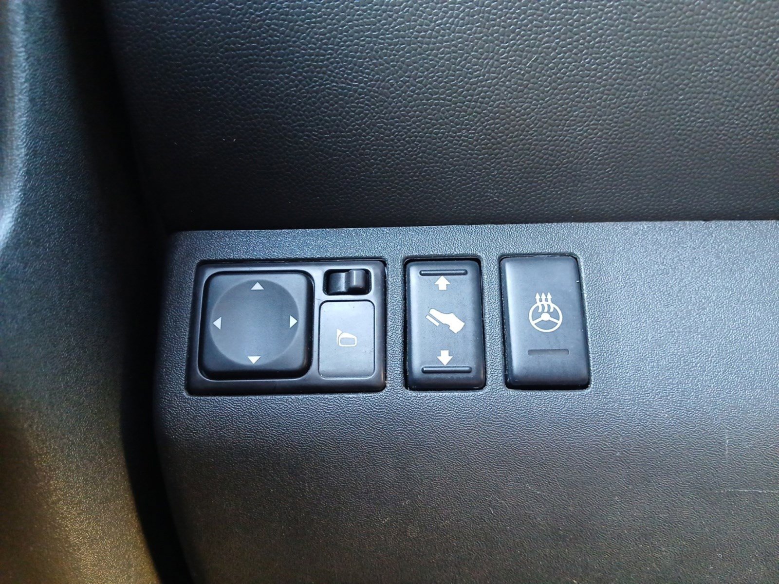 Used 2012 Nissan Pathfinder LE image 20