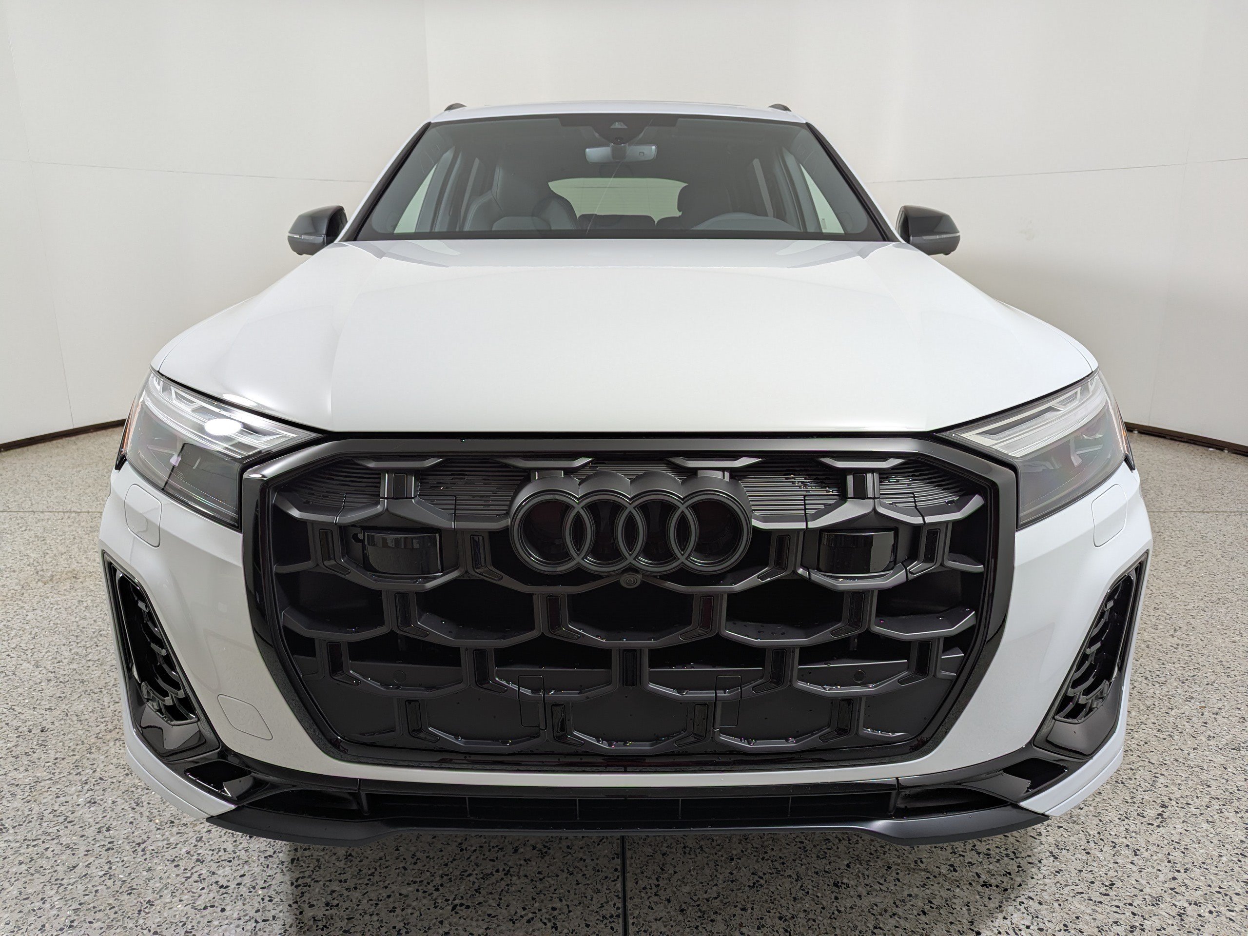 New 2026 Audi SQ7 Premium Plus AWD/4WD image 2