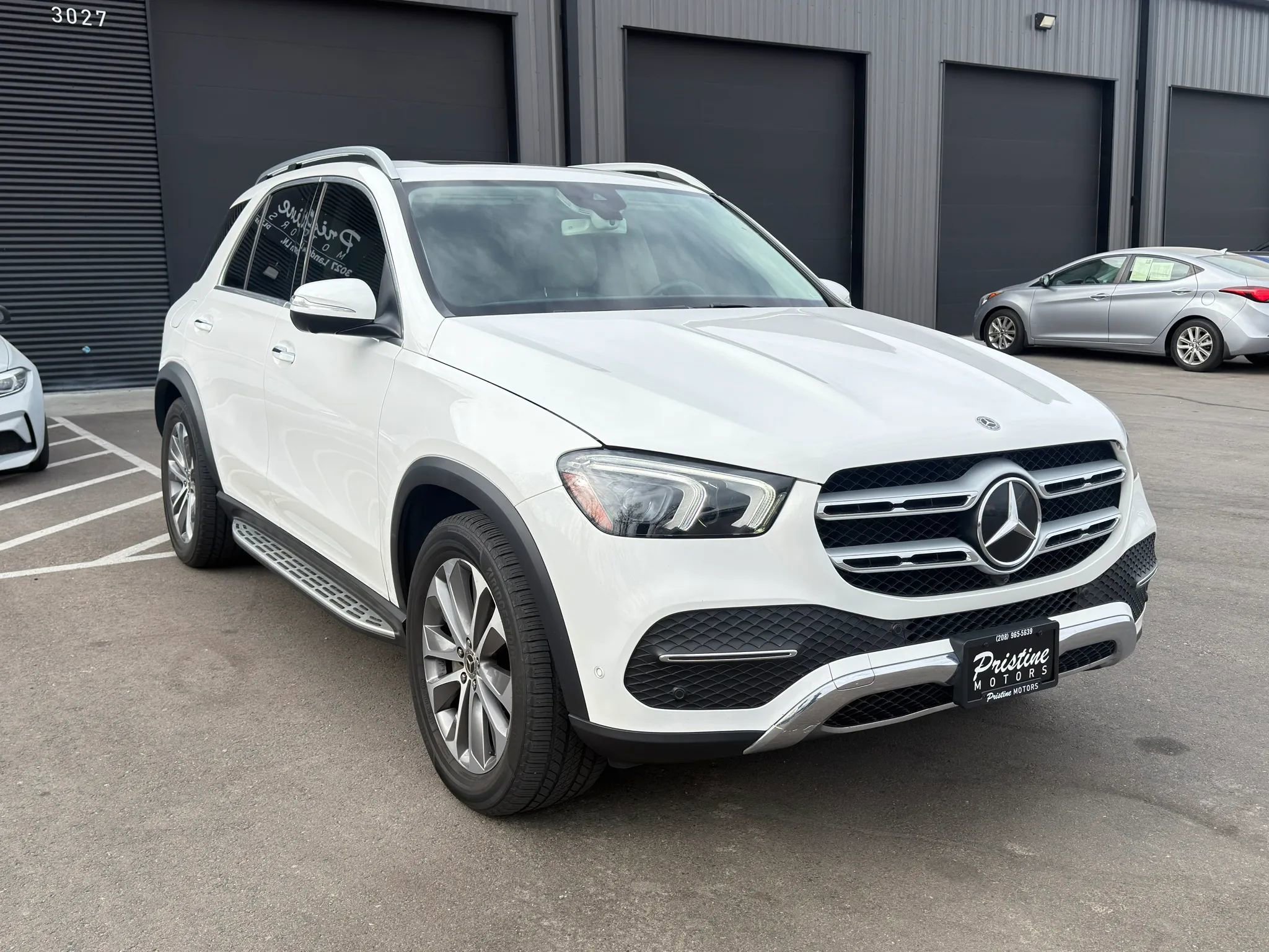 Used 2020 Mercedes-Benz GLE 350 4MATIC w/ Premium Package image 2