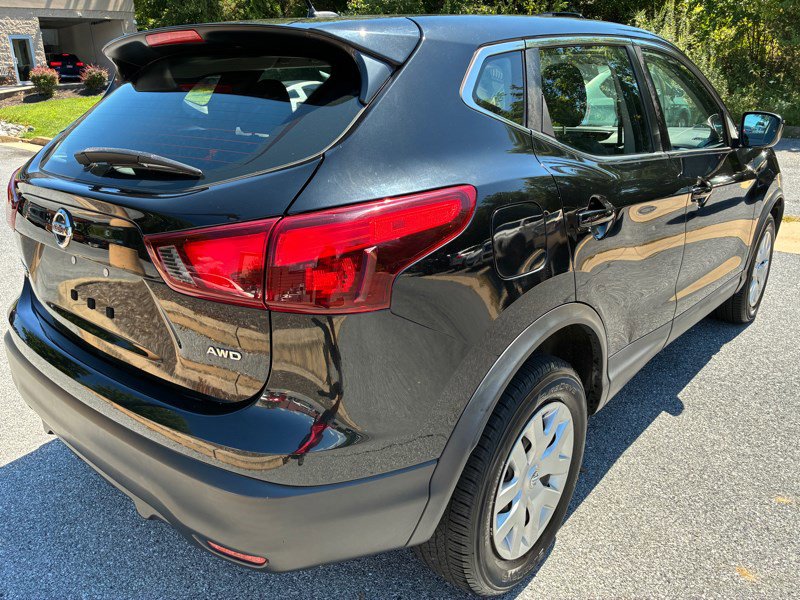 Used 2018 Nissan Rogue Sport S image 4
