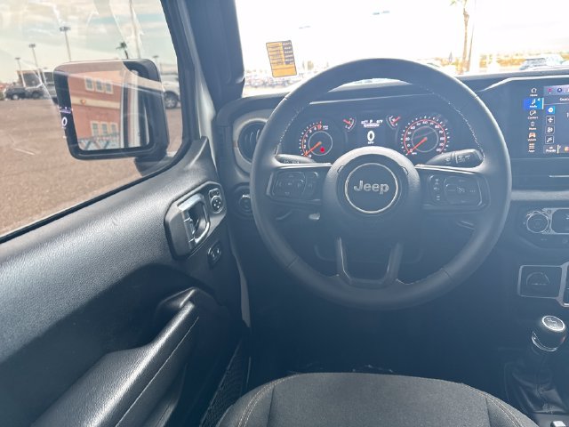 Used 2025 Jeep Gladiator Sport AWD/4WD image 13