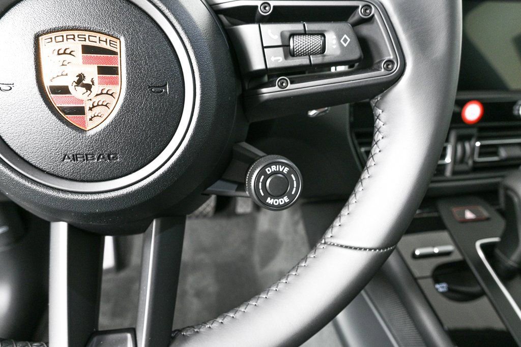 Certified 2026 Porsche Macan AWD/4WD image 11