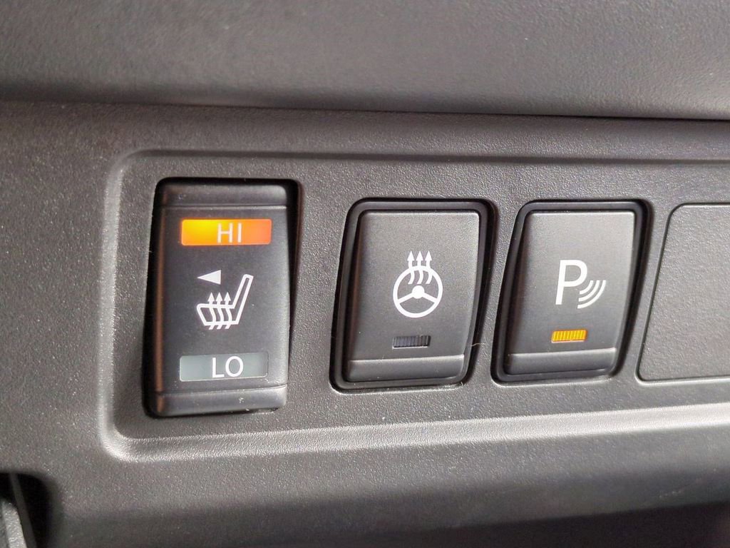 Certified 2022 Nissan Frontier SV image 23