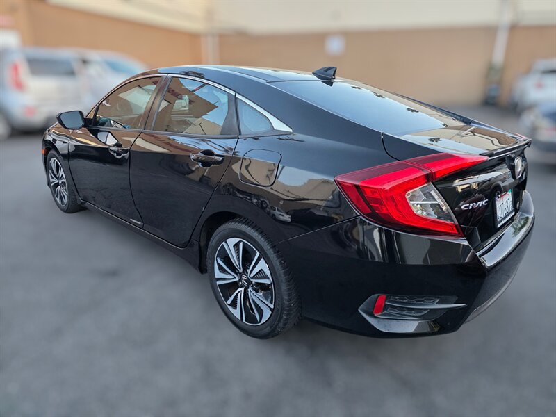 Used 2017 Honda Civic EX-T image 9