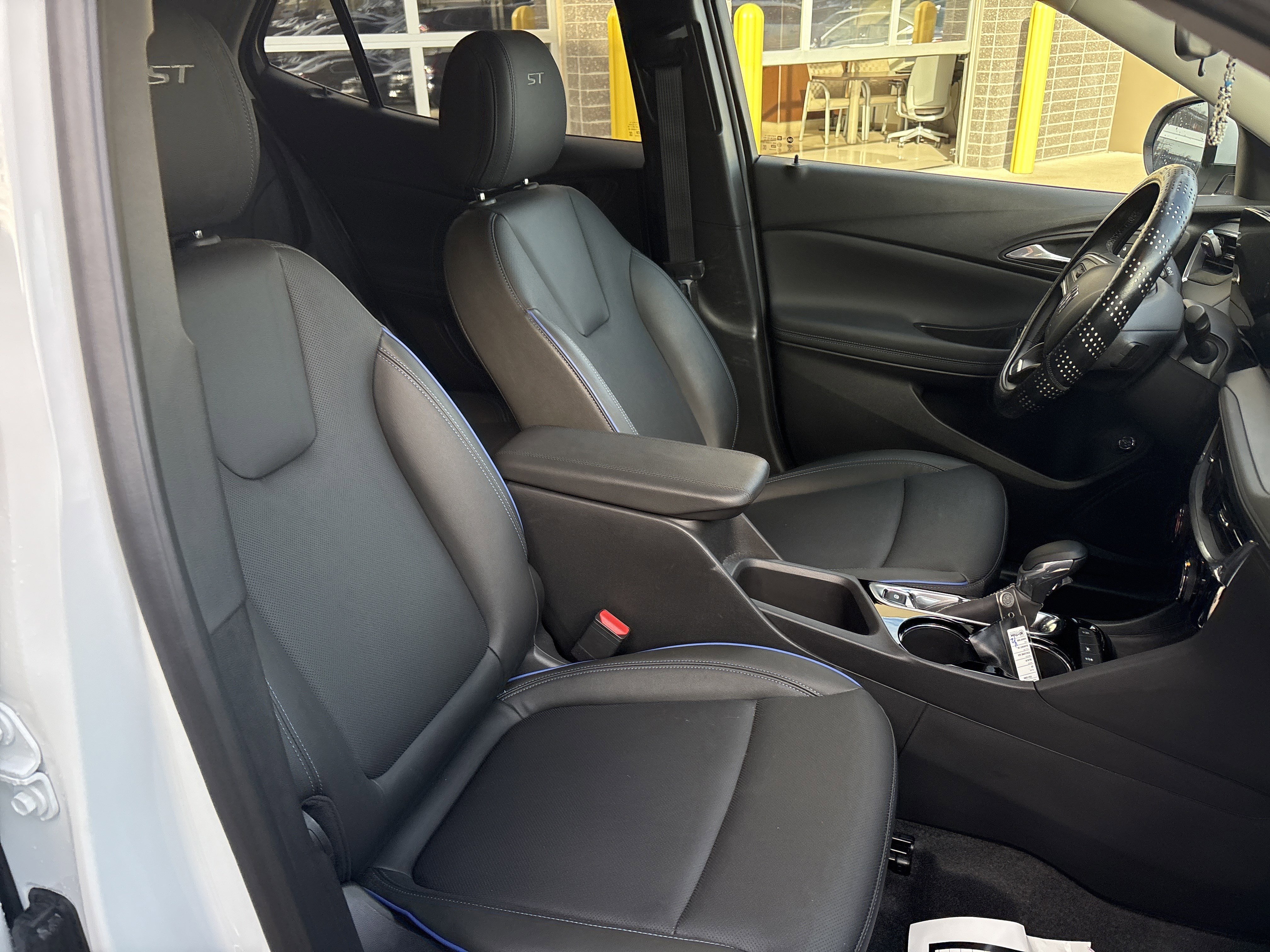 Used 2025 Buick Encore GX Sport Touring w/ Comfort Package image 31