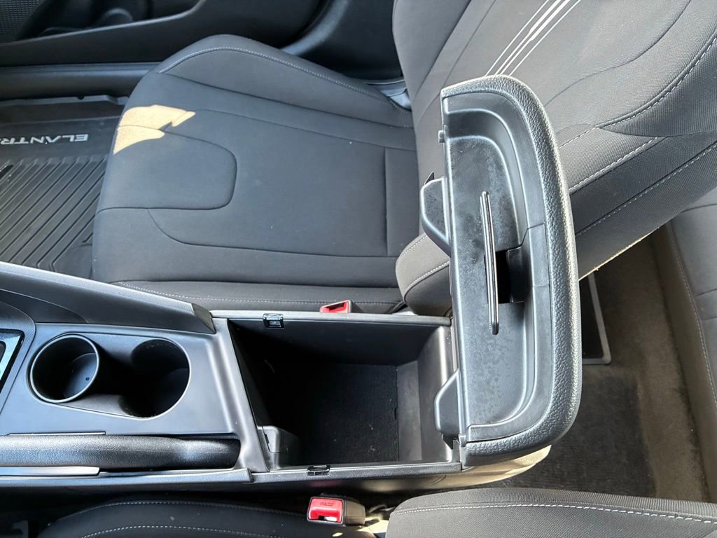 Used 2025 Hyundai Elantra Sport image 26