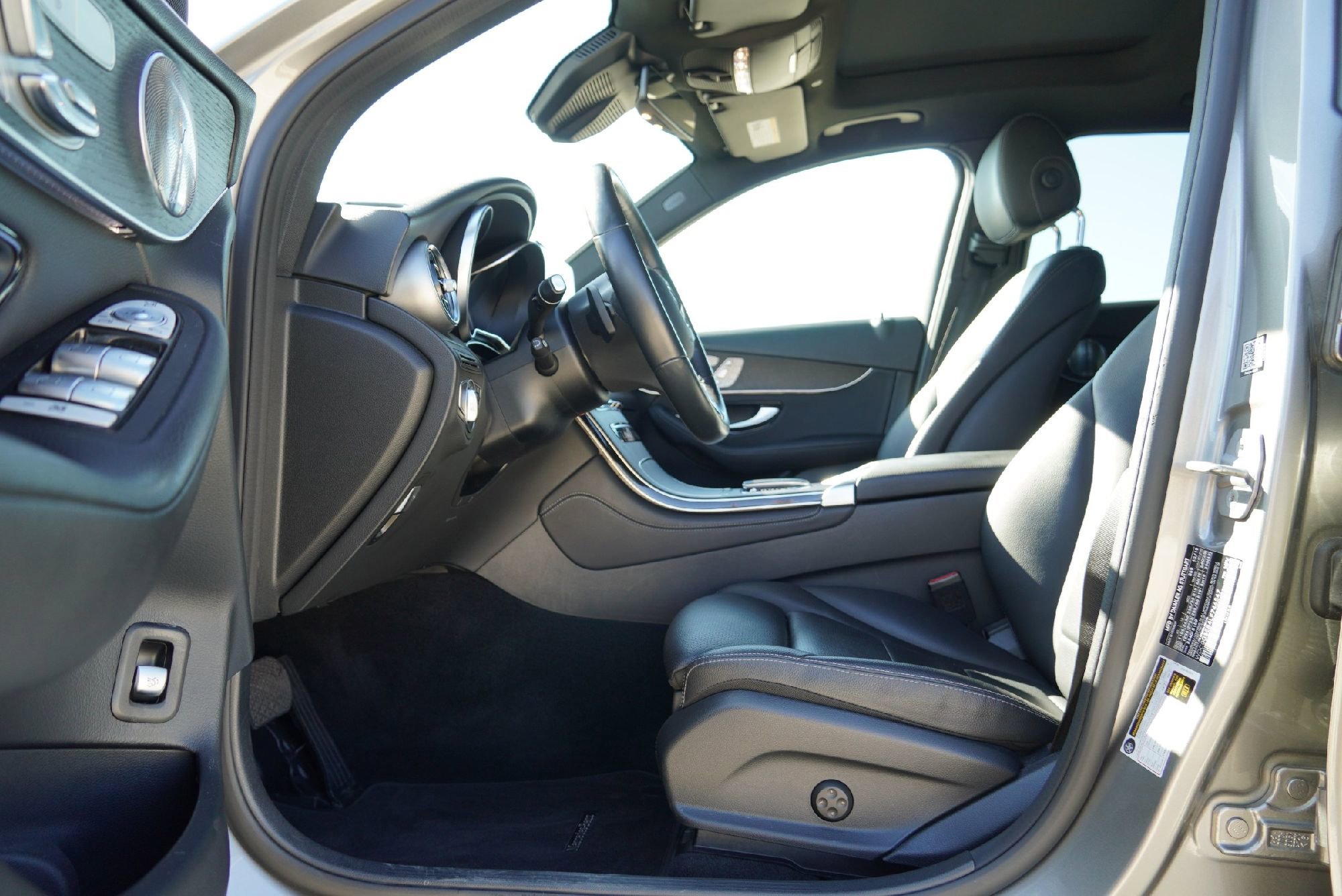 Used 2020 Mercedes-Benz GLC 300 4MATIC image 24