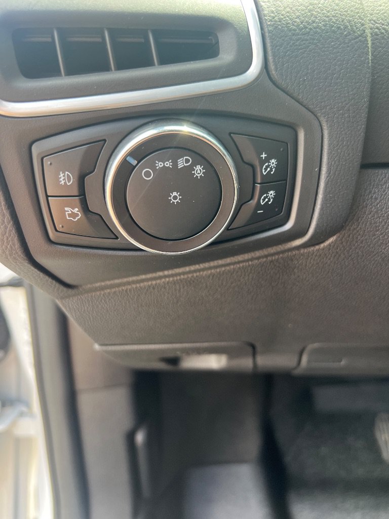 Used 2014 Ford Focus Titanium FWD image 21