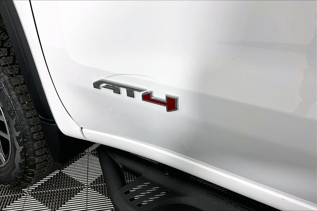 New 2026 GMC Sierra 1500 AT4 w/ AT4 Premium Package AWD/4WD image 9