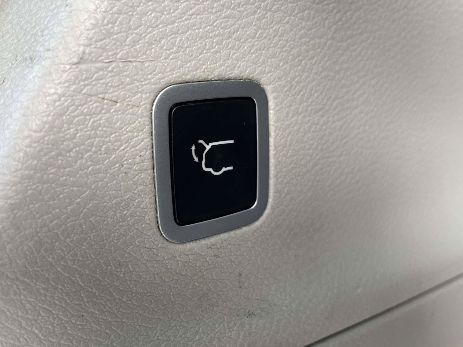 Used 2018 Chrysler Pacifica Touring FWD image 9