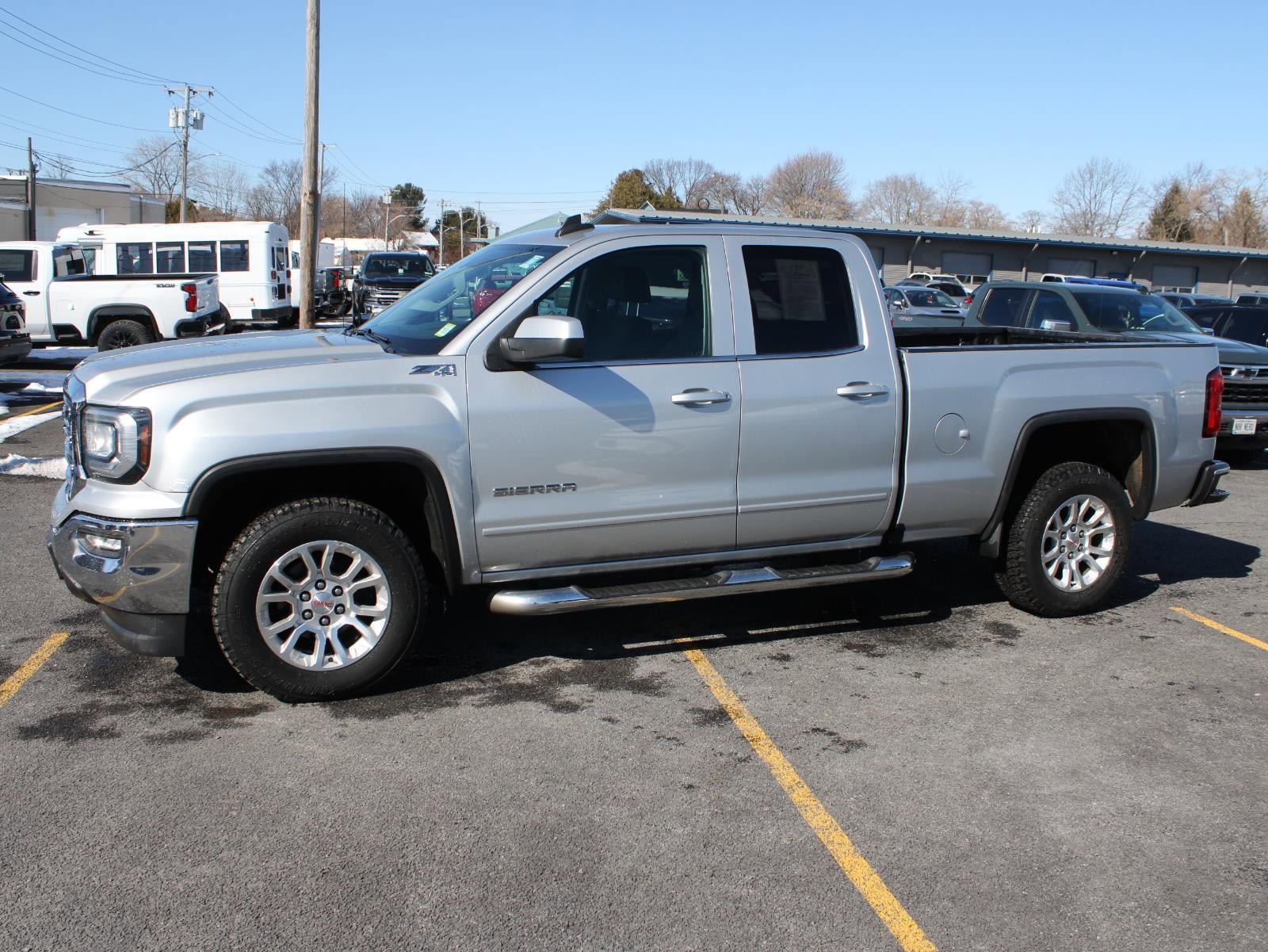 Used 2019 GMC Sierra 1500 SLE w/ SLE Value Package image 5