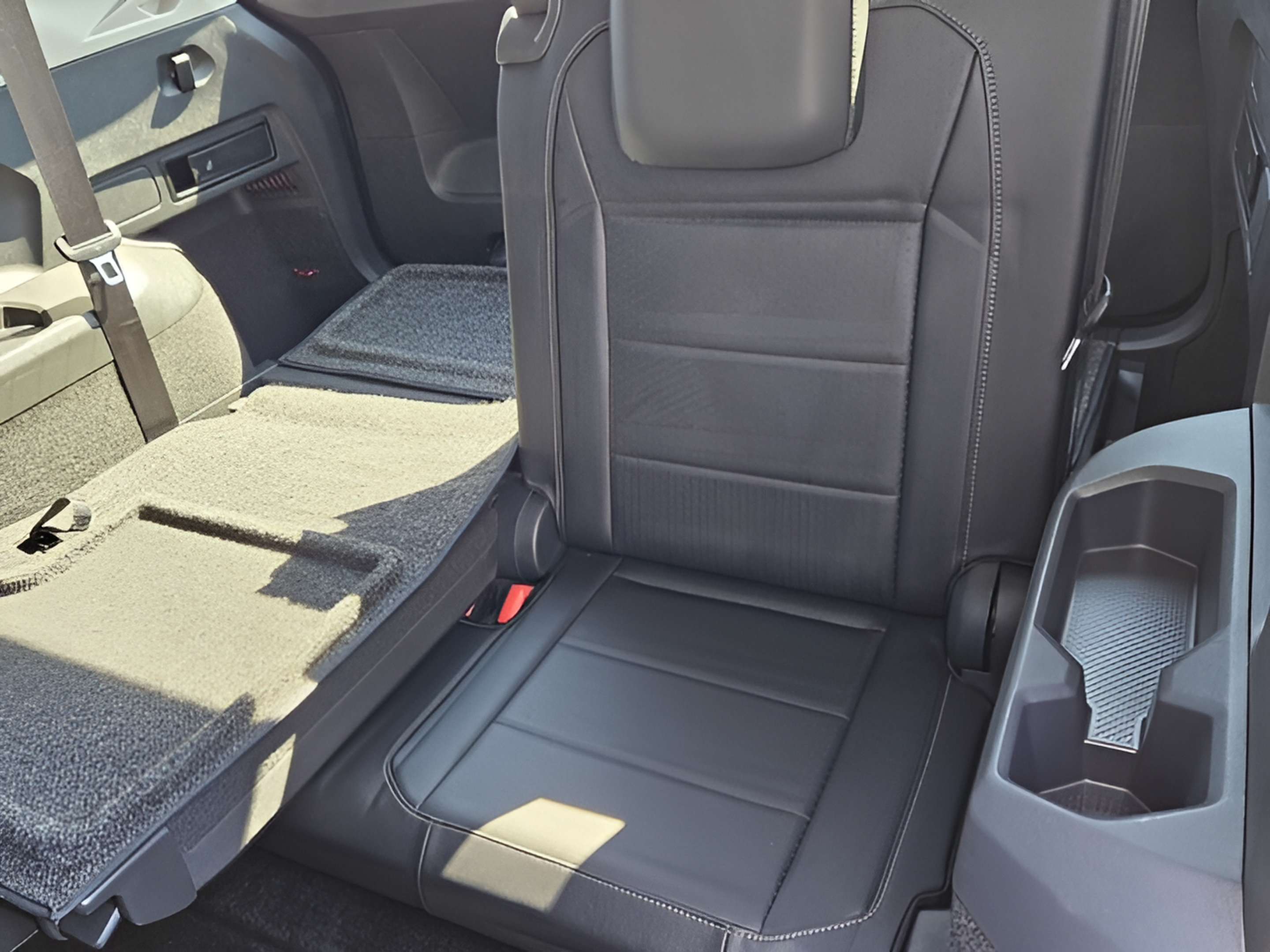 Used 2019 Volkswagen Tiguan SE w/ Panoramic Sunroof Package FWD image 9