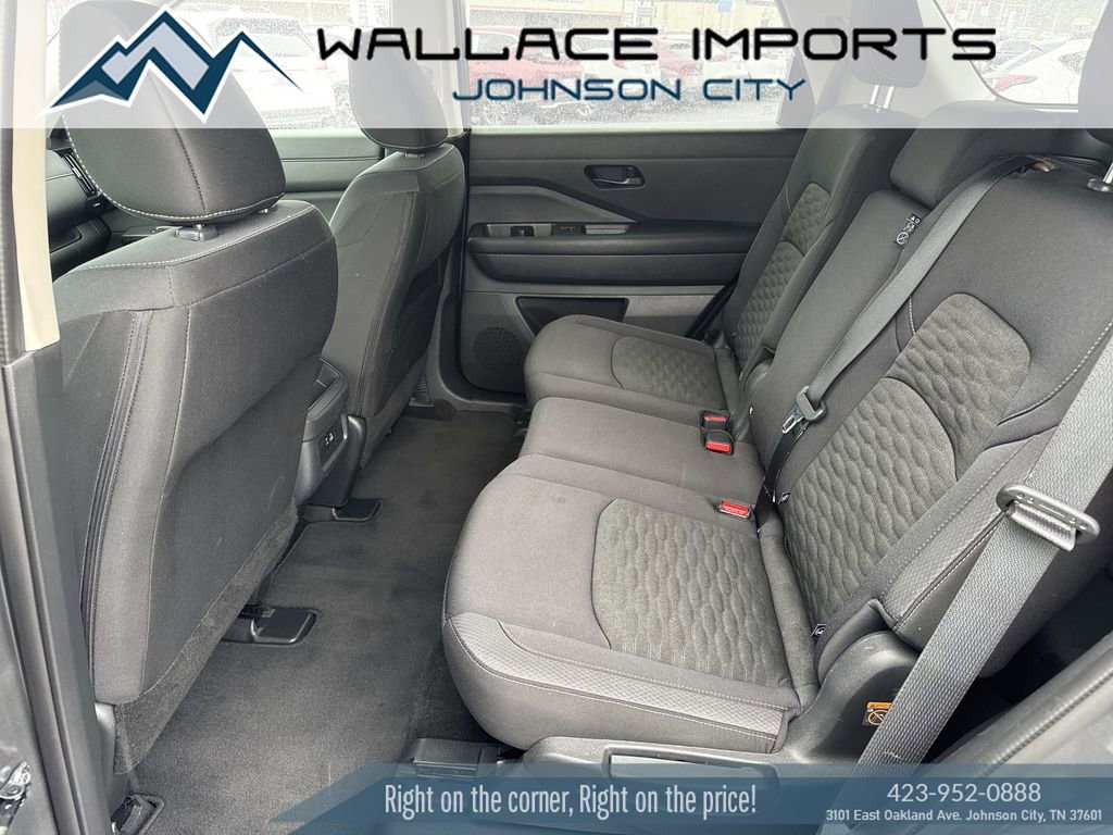 Used 2024 Nissan Pathfinder S image 34