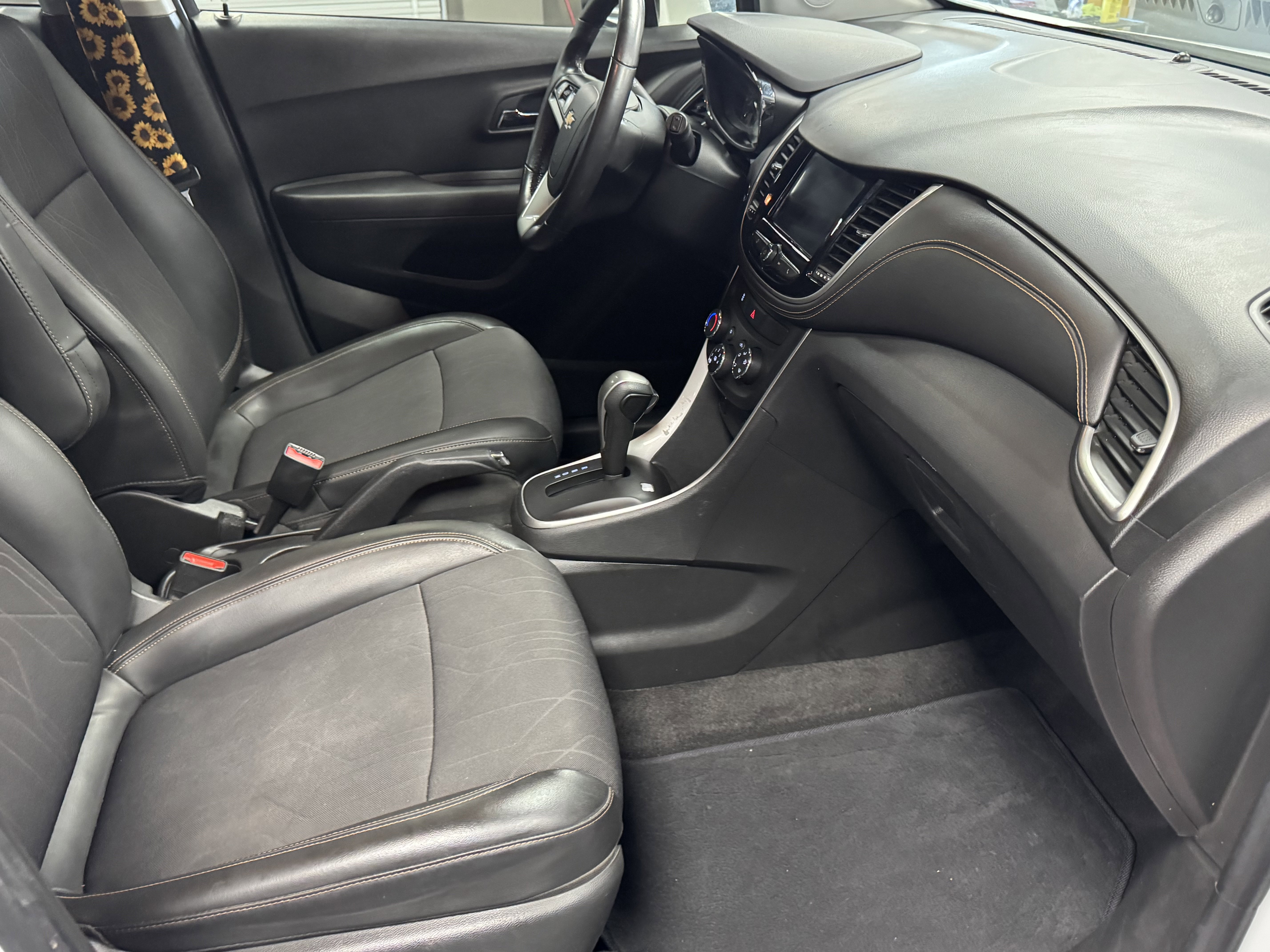 Used 2020 Chevrolet Trax LT w/ Driver Confidence Package FWD image 13