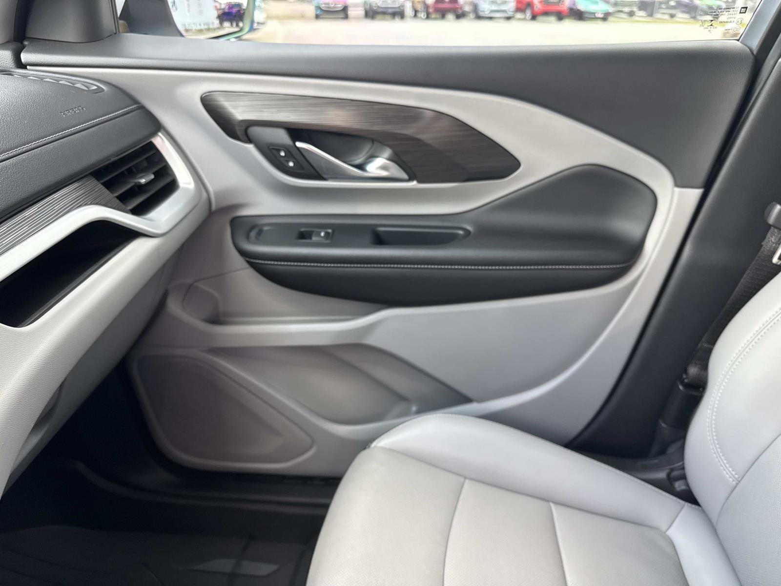 Used 2022 GMC Terrain SLT w/ LPO, Floor Liner Package FWD image 25