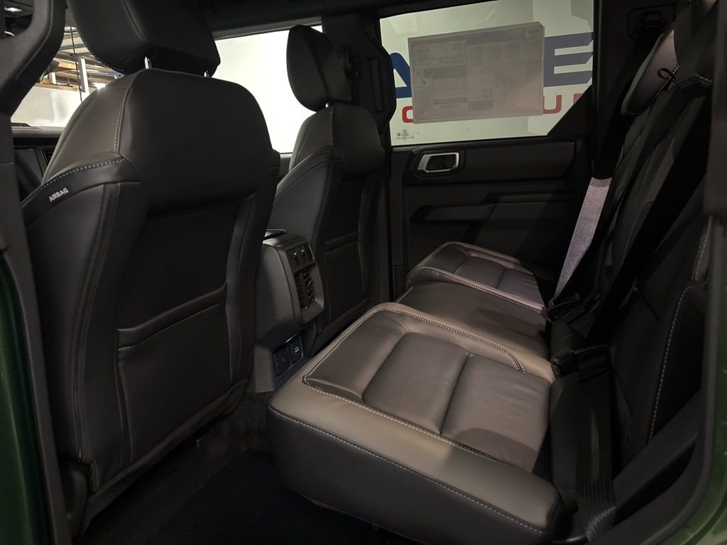 New 2025 Ford Bronco Outer Banks w/ Black Appearance Package image 27