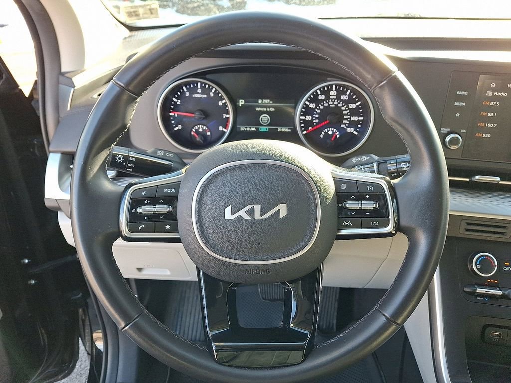 Used 2024 Kia Carnival LX image 19