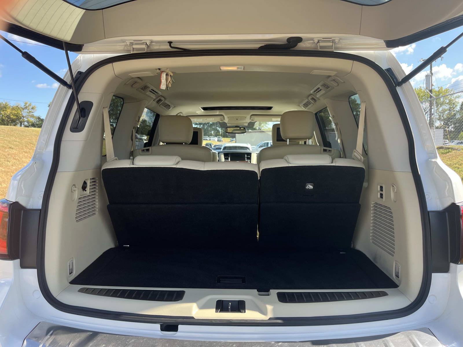 Used 2019 INFINITI QX80 Luxe w/ 22" Wheel Package AWD/4WD image 12