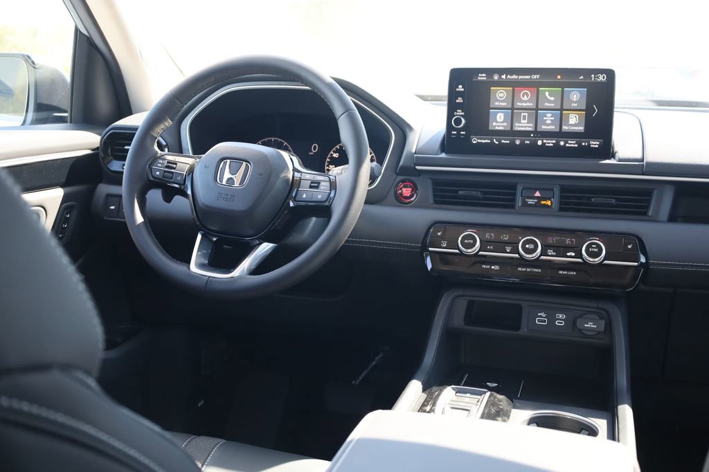 New 2025 Honda Pilot Touring image 31