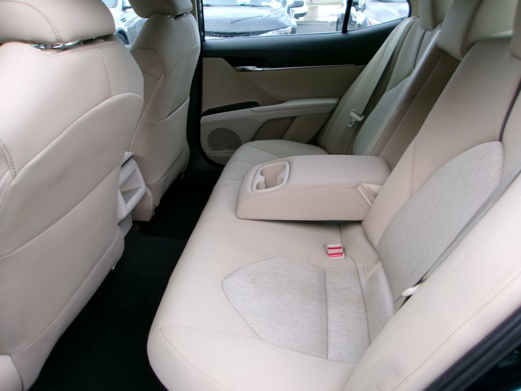 Used 2020 Toyota Camry LE image 12