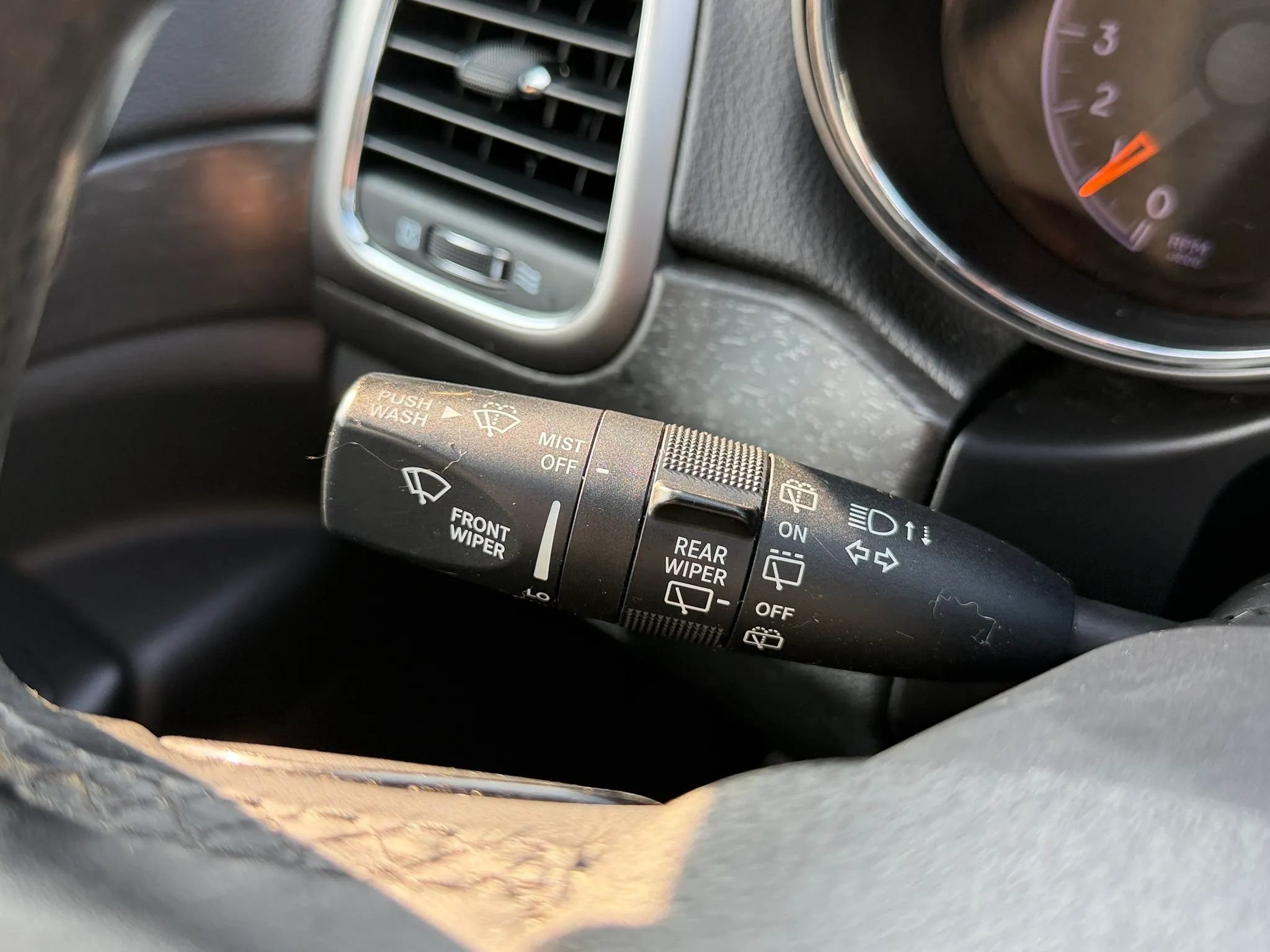 Used 2018 Jeep Grand Cherokee Laredo AWD/4WD image 32