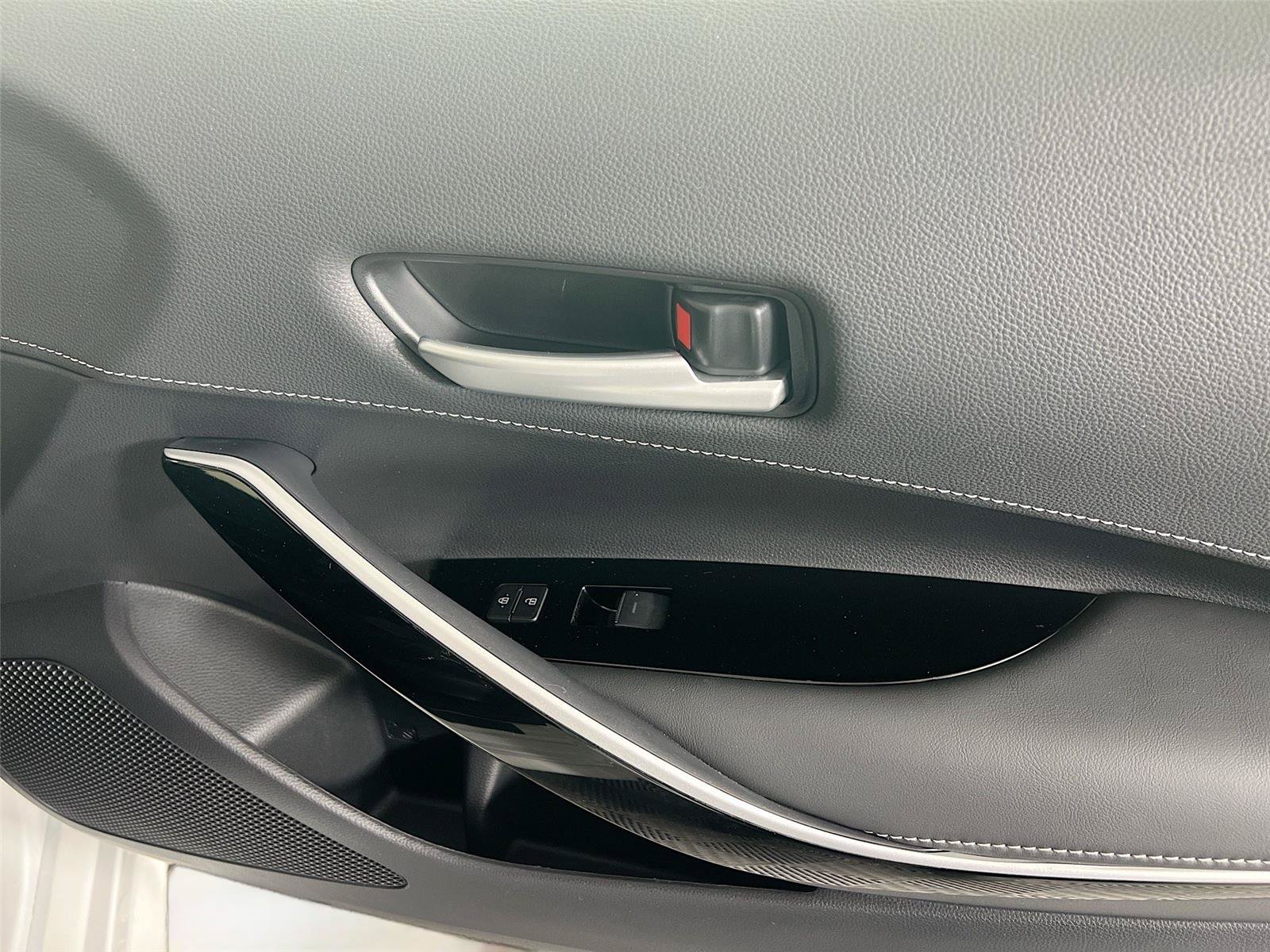 Used 2025 Toyota Corolla XSE FWD image 29
