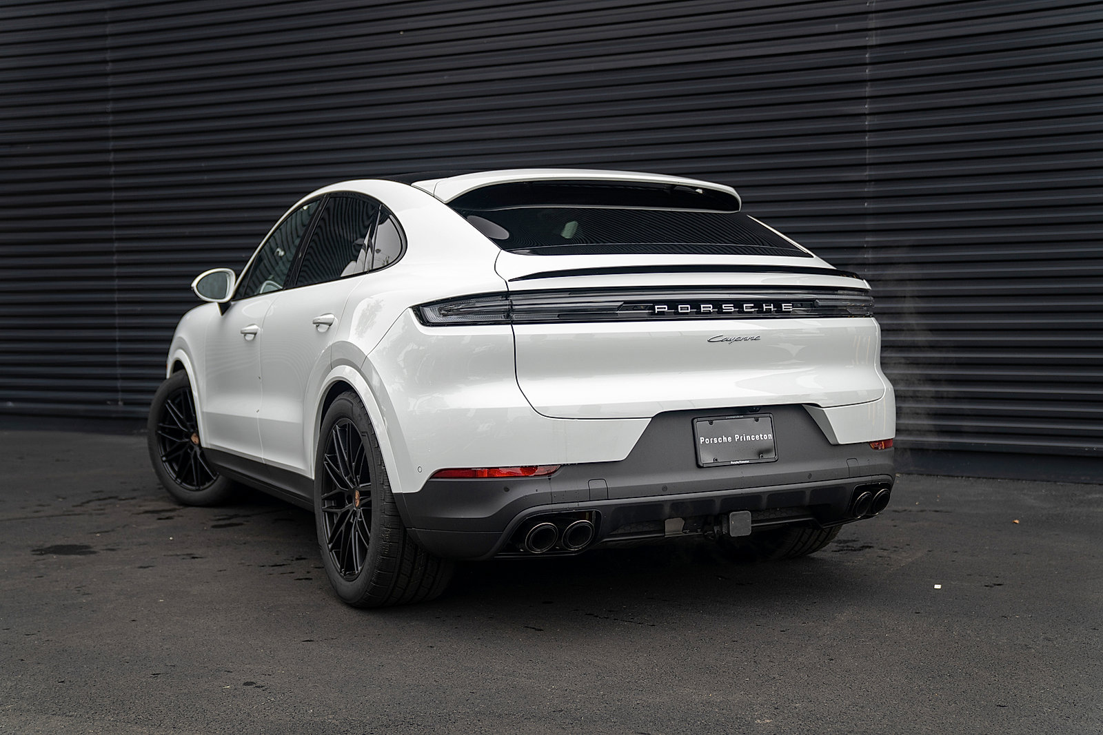 Used 2025 Porsche Cayenne Coupe image 3