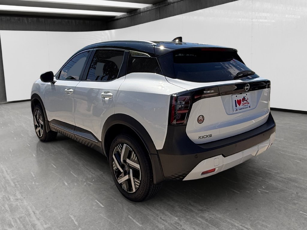 Used 2026 Nissan Kicks SV FWD image 3