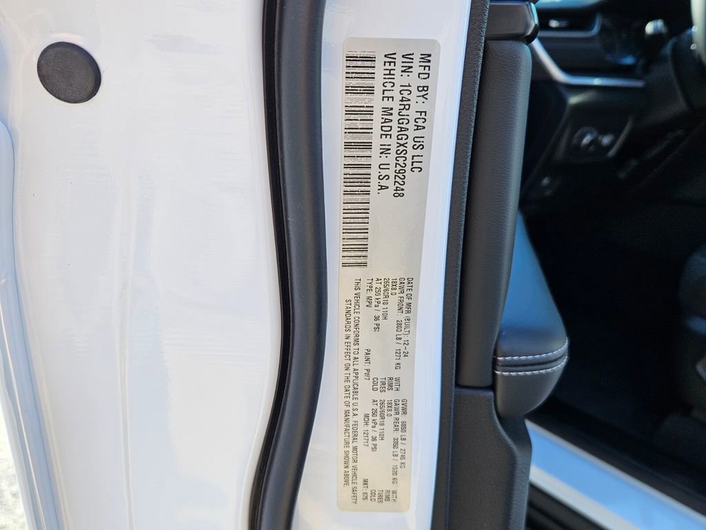 New 2025 Jeep Grand Cherokee Laredo X w/ Luxury Tech Group I image 16